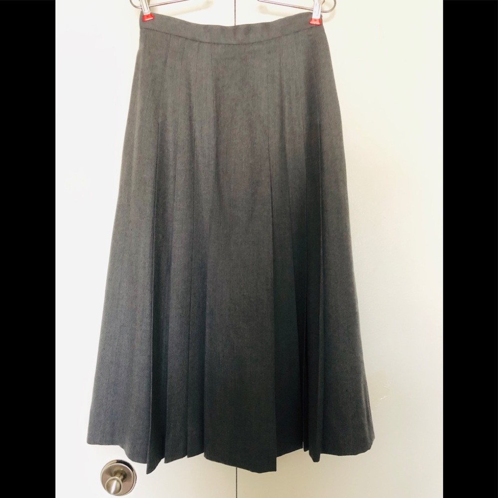 Marshall Fields Country Shop 100% Wool Skirt size 6 gray